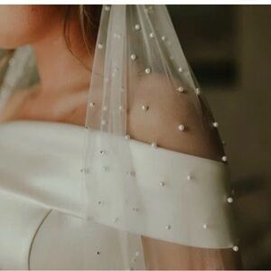 Tulle veil with pearls